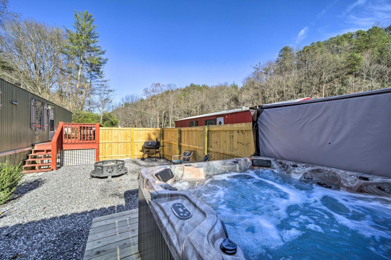Smoky Mountain Vacation Rental With Hot Tub And Kayaks Whittier Zewnętrze zdjęcie